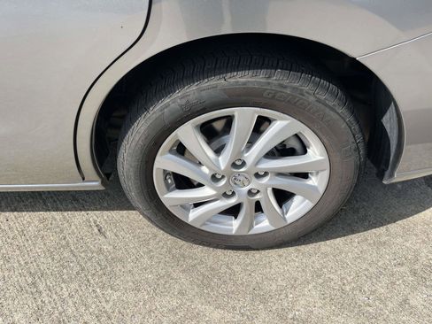 Used 2012 MAZDA MAZDA5 Sport FWD image 6