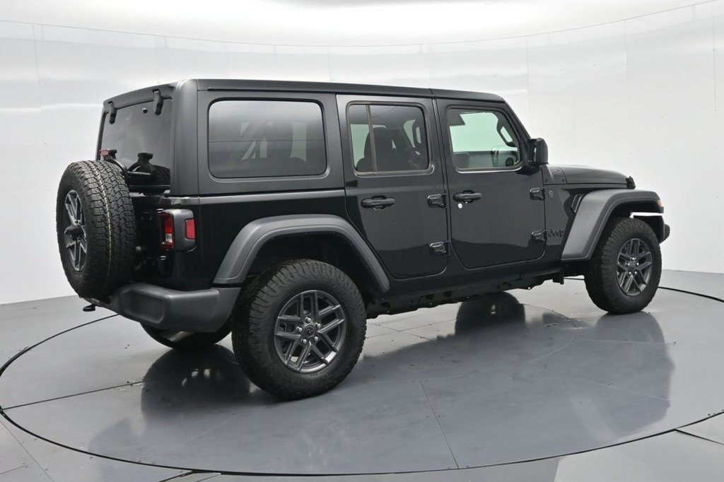 Used 2024 Jeep Wrangler Unlimited Sport AWD/4WD image 26