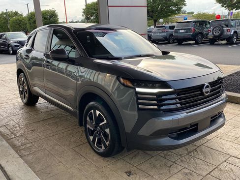 Certified 2025 Nissan Kicks SV AWD/4WD image 3