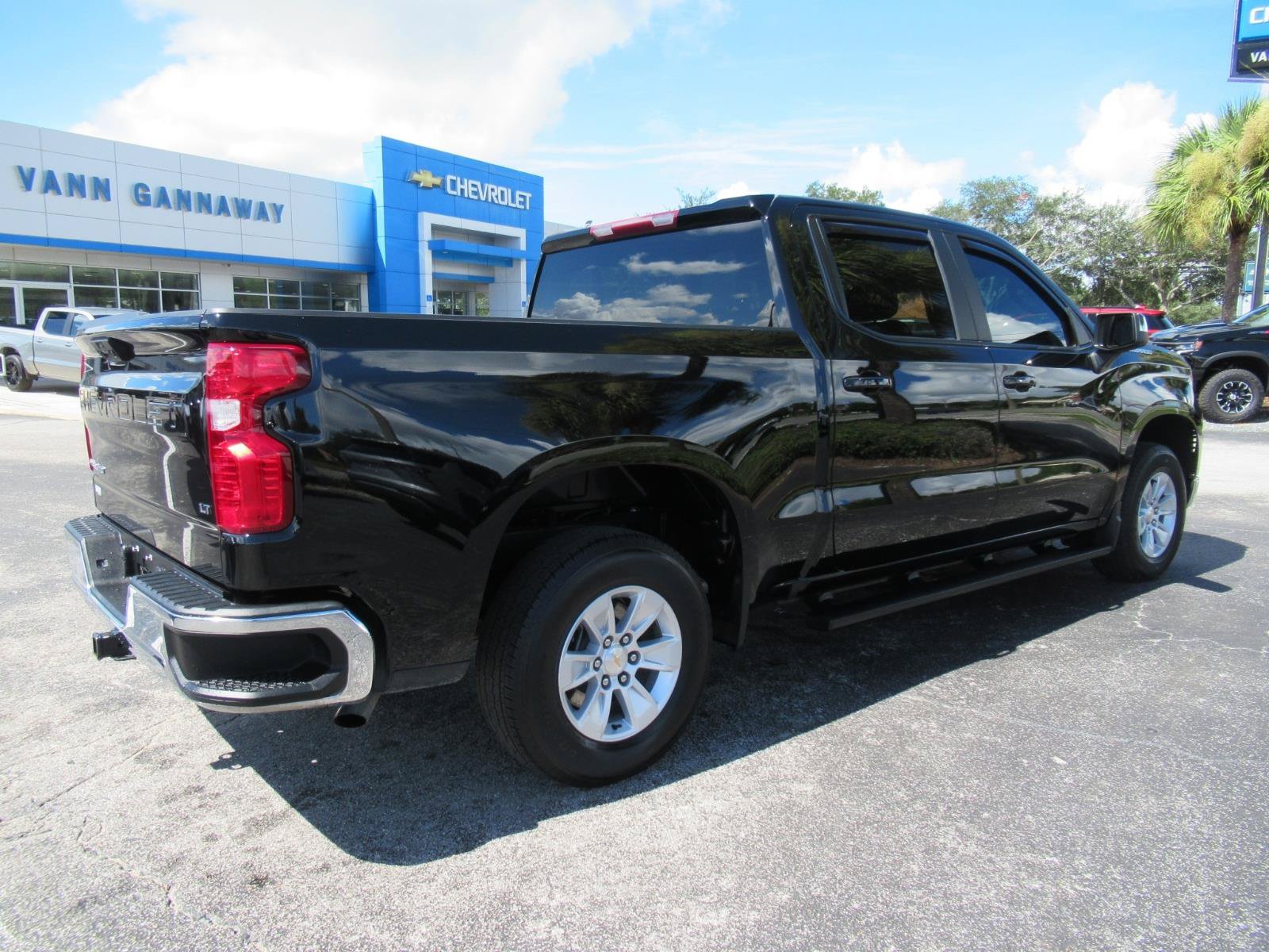 Used 2025 Chevrolet Silverado 1500 LT RWD image 6