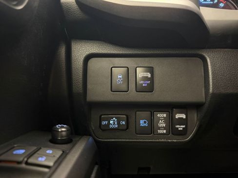 Used 2023 Toyota Tacoma TRD Off-Road w/ Technology Package AWD/4WD image 28
