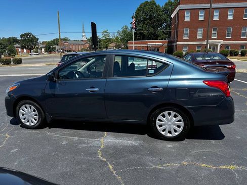 Used 2015 Nissan Versa SV FWD image 4
