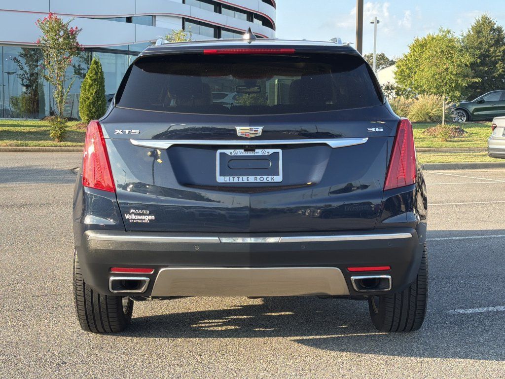 Used 2017 Cadillac XT5 Platinum AWD/4WD image 4