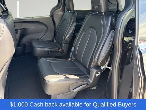New 2027 Chrysler Pacifica Select FWD image 20