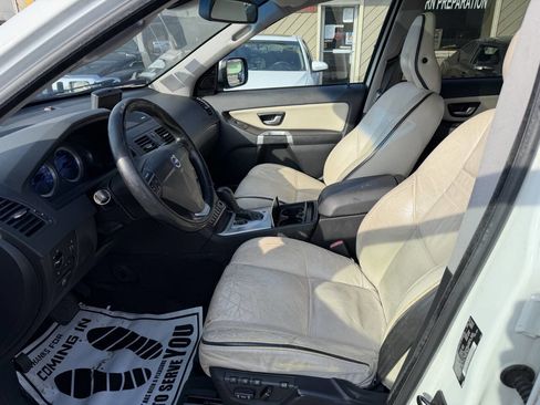 Used 2011 Volvo XC90 3.2 R-Design w/ Multimedia Pkg FWD image 19