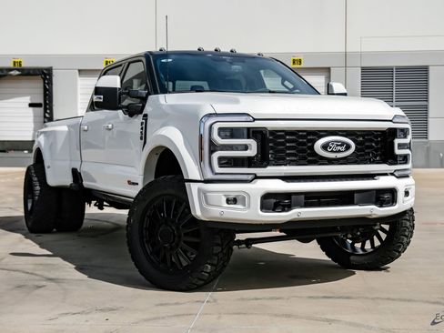Used 2026 Ford F450 Platinum w/ FX4 Off-Road Package image 27