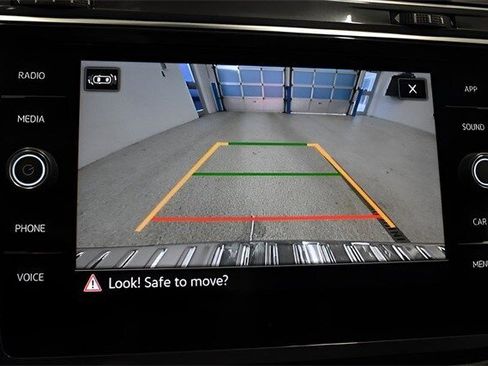 Used 2022 Volkswagen Tiguan SE image 11