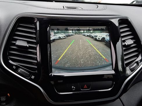 Used 2019 Jeep Cherokee Limited AWD/4WD image 17