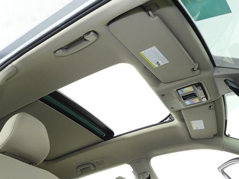 Certified 2025 Volkswagen Atlas SE w/ Panoramic Sunroof Package FWD image 18