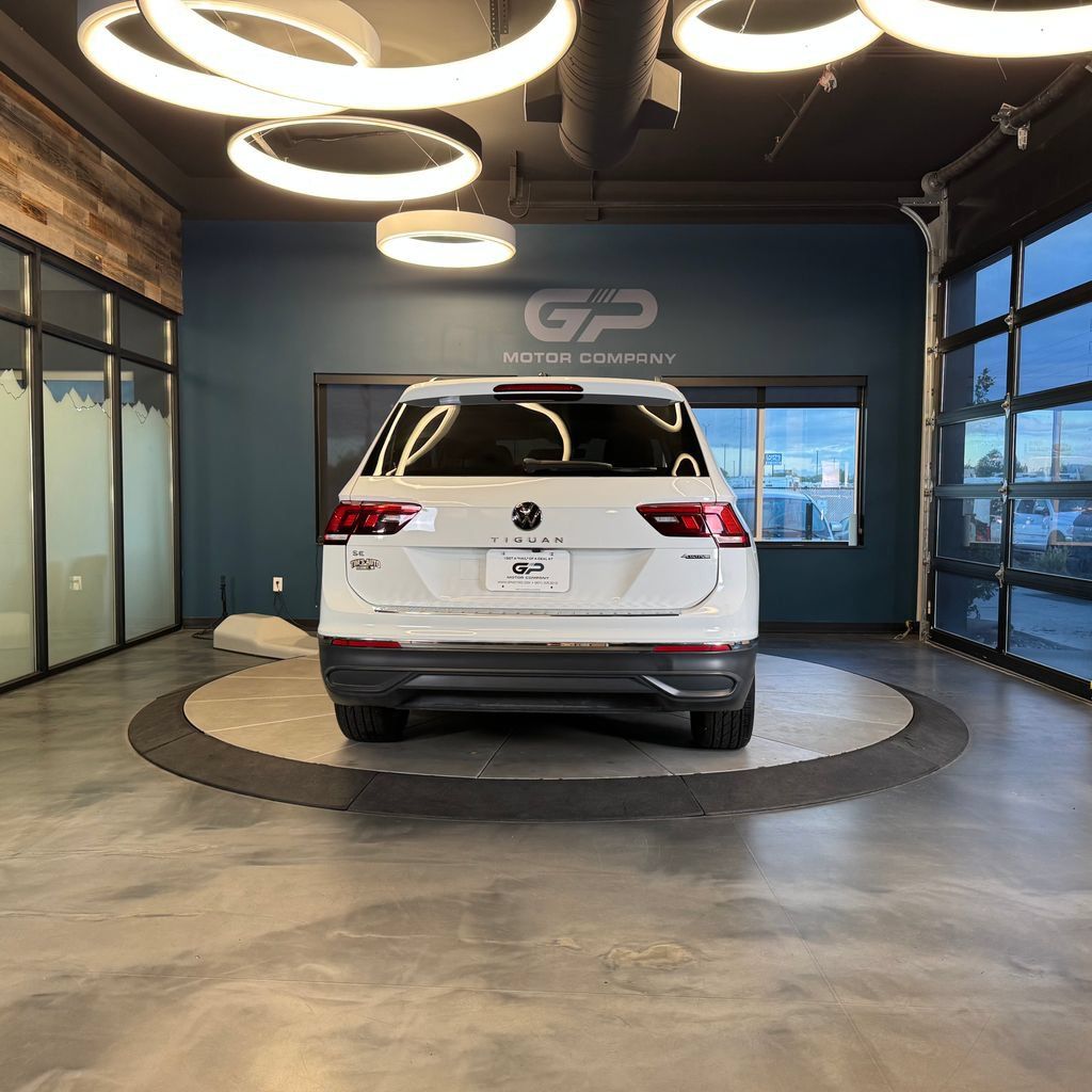 Used 2024 Volkswagen Tiguan SE AWD/4WD image 4