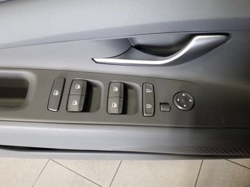 Certified 2025 Hyundai Elantra SE FWD image 11