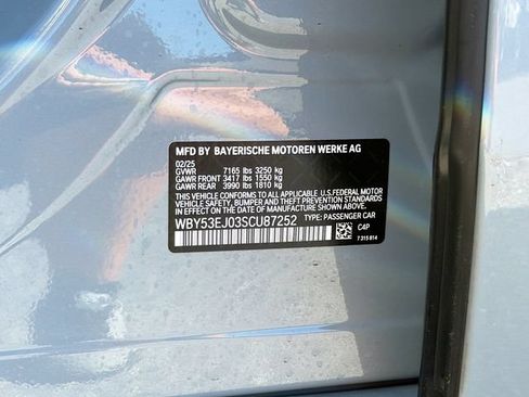 Used 2025 BMW i7 xDrive60 AWD/4WD image 45