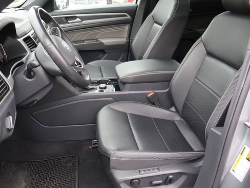 Certified 2022 Volkswagen Atlas Cross Sport SEL R-Line image 48