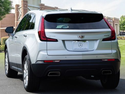 Used 2022 Cadillac XT4 Luxury w/ Cold Weather Package FWD image 7