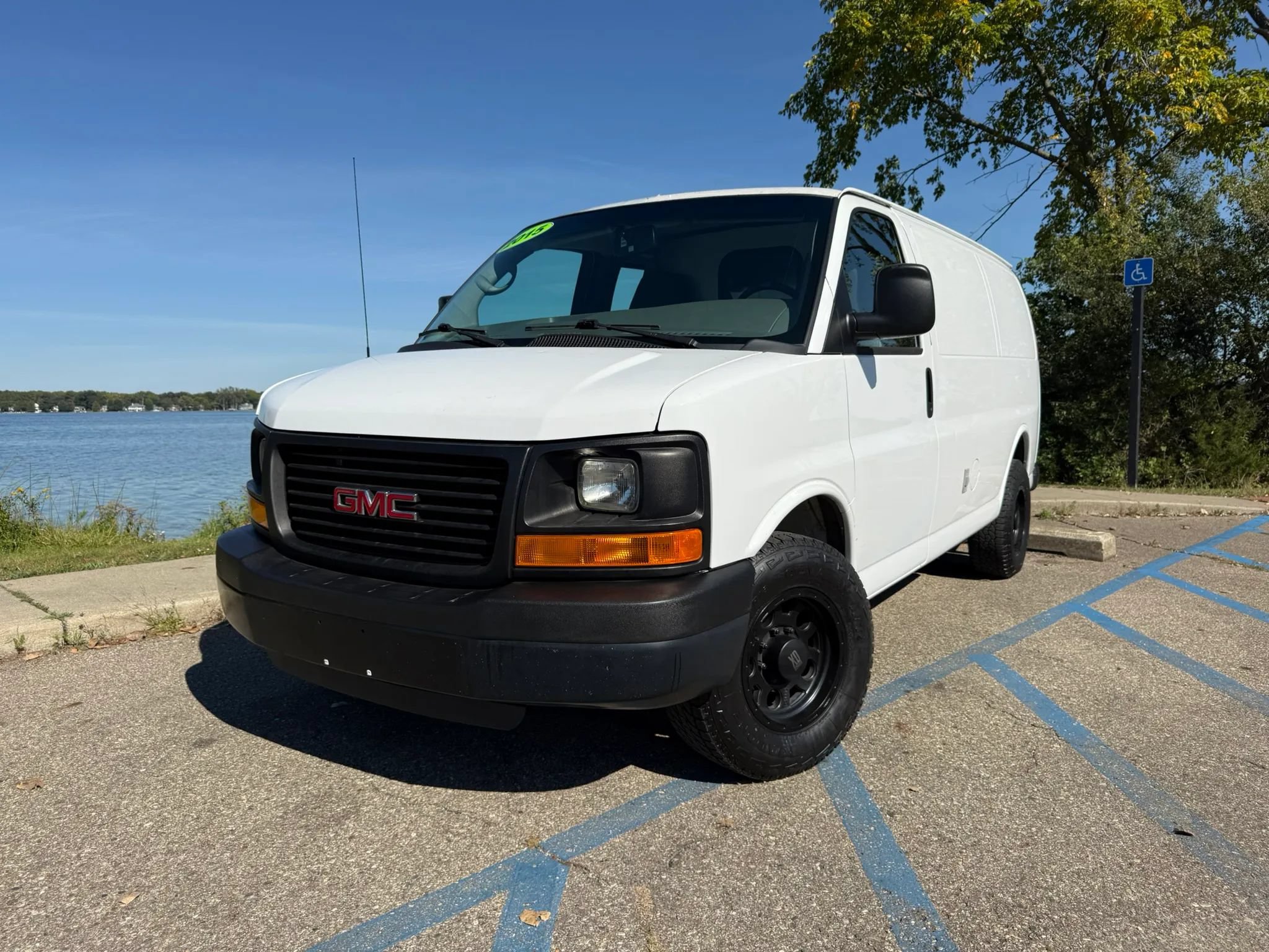 Used 2015 GMC Savana 2500 RWD image 1