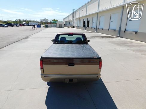 Used 2000 Chevrolet S10 Pickup LS w/ Preferred Equipment Group image 22