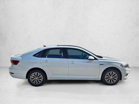 Used 2019 Volkswagen Jetta SEL w/ Cold Weather Package image 4
