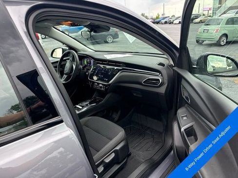 Used 2023 Chevrolet Bolt EUV LT w/ Comfort Package FWD image 5