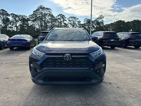 Used 2020 Toyota RAV4 XLE w/ Convenience Package FWD image 8