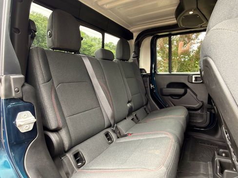 Used 2025 Jeep Gladiator Rubicon w/ Safety Group AWD/4WD image 21