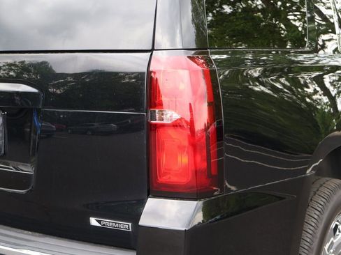 Used 2018 Chevrolet Tahoe Premier AWD/4WD image 10