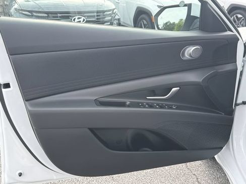 New 2026 Hyundai Elantra Hybrid FWD image 12