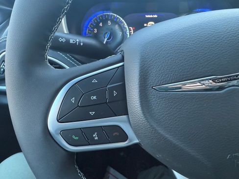 New 2026 Chrysler Pacifica Select FWD image 17