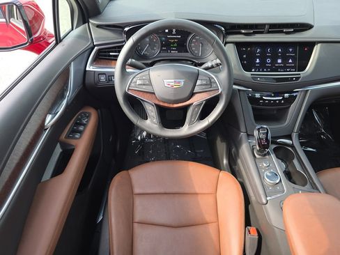 Used 2025 Cadillac XT5 Premium Luxury w/ Technology Package AWD/4WD image 2