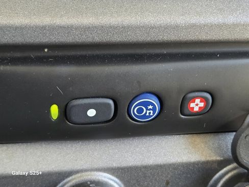 Used 2004 HUMMER H2 w/ Preferred Equipment Group AWD/4WD image 31