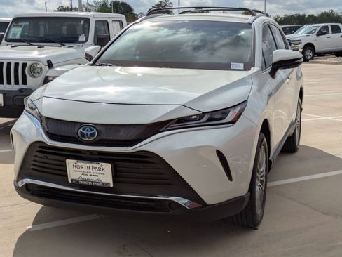 Used 2021 Toyota Venza Limited image 7