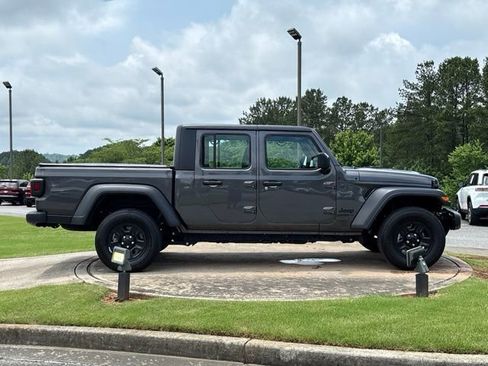 Used 2024 Jeep Gladiator Sport AWD/4WD image 8