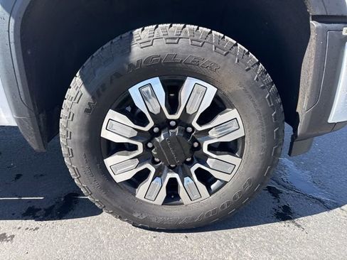 Used 2025 GMC Sierra 3500 Denali w/ Denali Reserve Package image 9