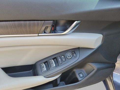 Used 2019 Honda Accord EX image 12