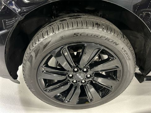 Used 2022 Lincoln Navigator Reserve w/ Monochromatic Package image 8