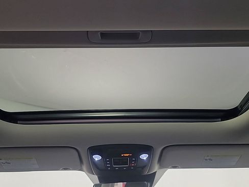Used 2026 Kia Carnival SX FWD image 24