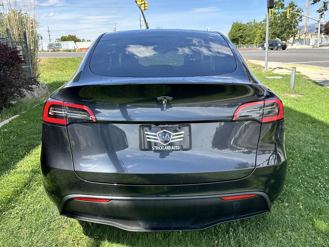Used 2024 Tesla Model Y Long Range AWD/4WD image 8