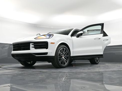 New 2026 Porsche Cayenne Base image 38