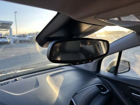 Certified 2022 Chevrolet Trax LT w/ LT Convenience Package image 15