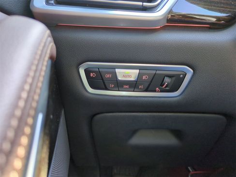 Used 2020 BMW X5 sDrive40i w/ M Sport Package image 18