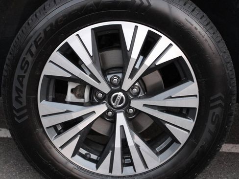 Used 2021 Nissan Rogue SV w/ Premium Package image 10