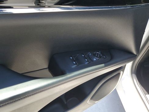Used 2023 Lincoln Nautilus FWD w/ Premium Package image 18