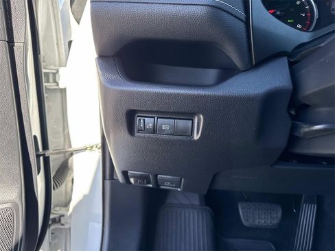 Used 2019 Toyota RAV4 LE image 12