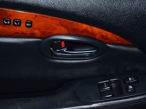 Used 2005 Lexus SC 430 Convertible w/ Preferred Accessory Pkg image 32