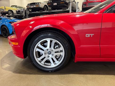 Used 2005 Ford Mustang GT Premium image 33