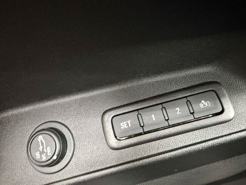 Used 2018 Chevrolet Equinox Premier w/ LPO, Floor Liner Package AWD/4WD image 12