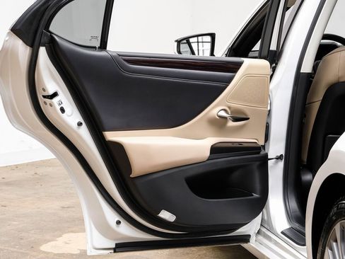 Used 2019 Lexus ES 350 w/ Premium Package image 41