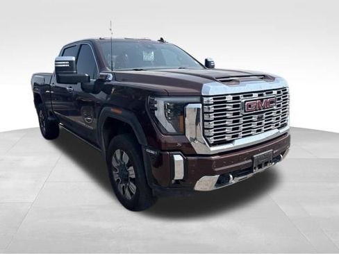Used 2024 GMC Sierra 2500 Denali w/ Technology Package AWD/4WD image 6