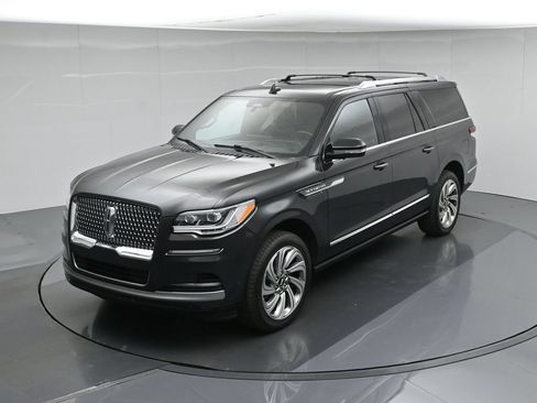 Used 2023 Lincoln Navigator L Reserve AWD/4WD image 40