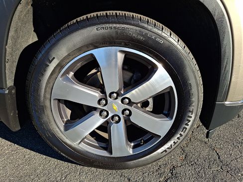 Used 2020 Chevrolet Traverse LT w/ LT Premium Package image 9