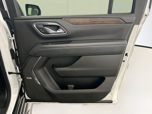Used 2024 Chevrolet Suburban Premier image 33